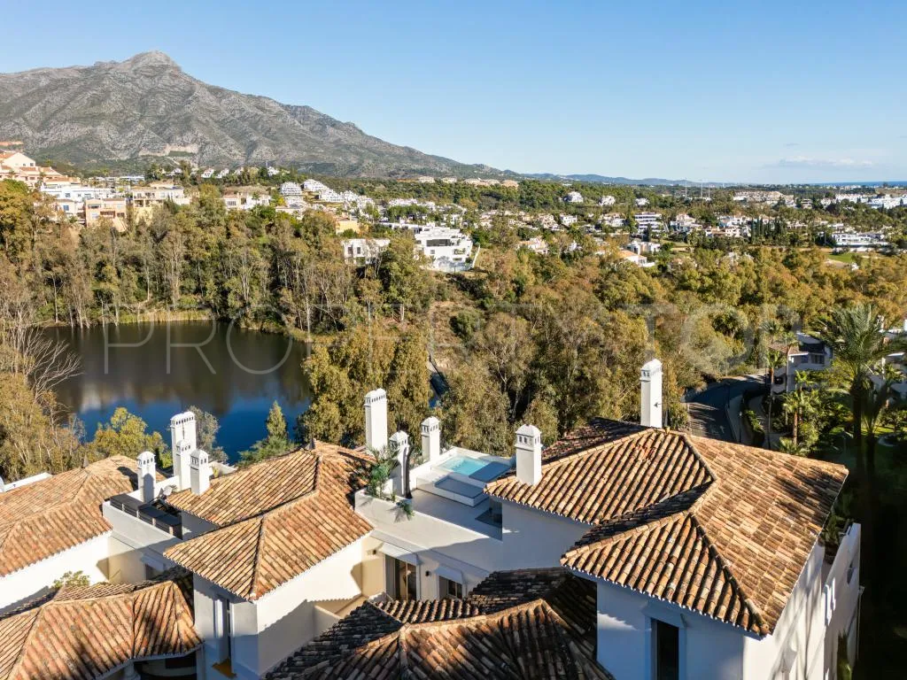 Duplex penthouse with 3 bedrooms for sale in Nueva Andalucia