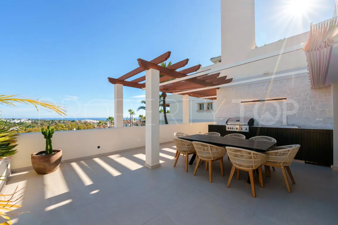 Duplex penthouse with 3 bedrooms for sale in Nueva Andalucia