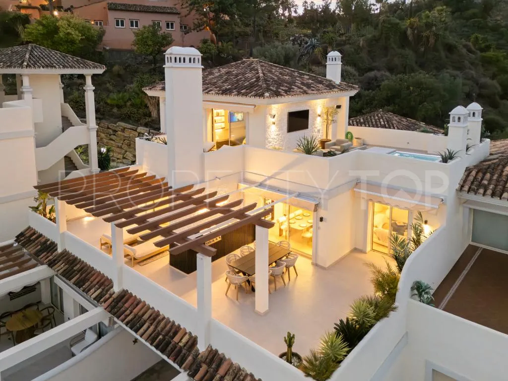 Duplex penthouse with 3 bedrooms for sale in Nueva Andalucia