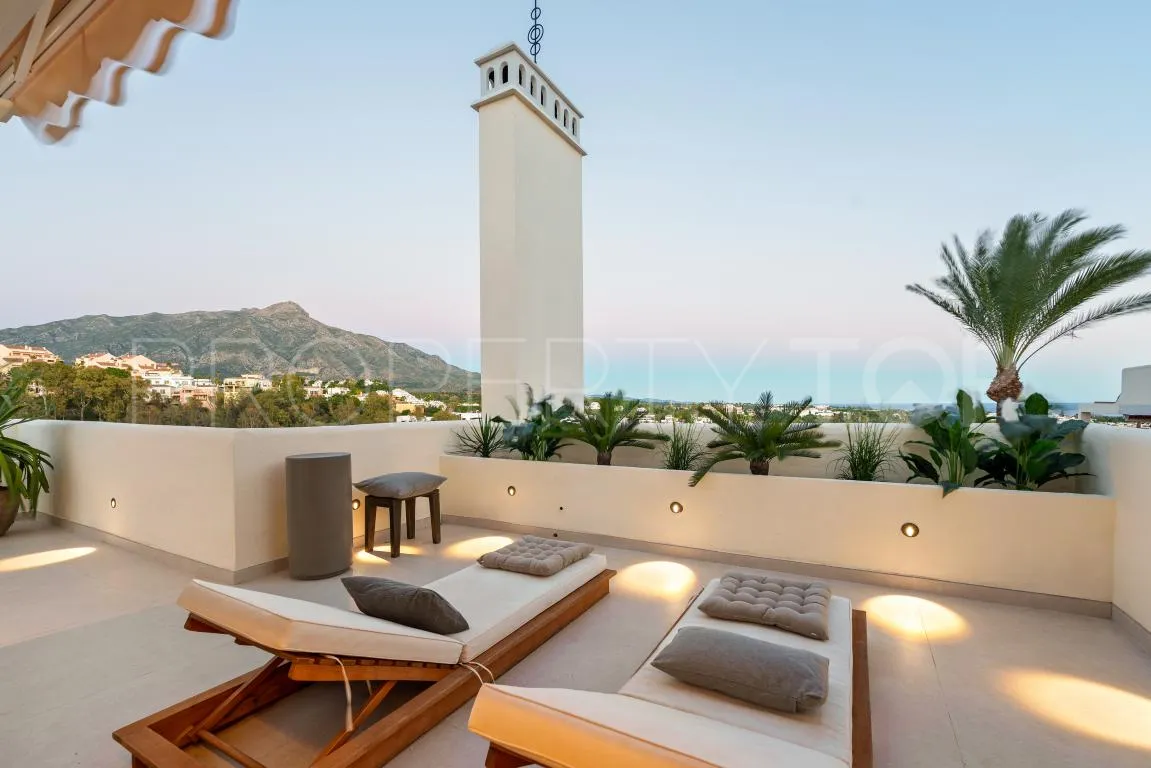 Duplex penthouse with 3 bedrooms for sale in Nueva Andalucia