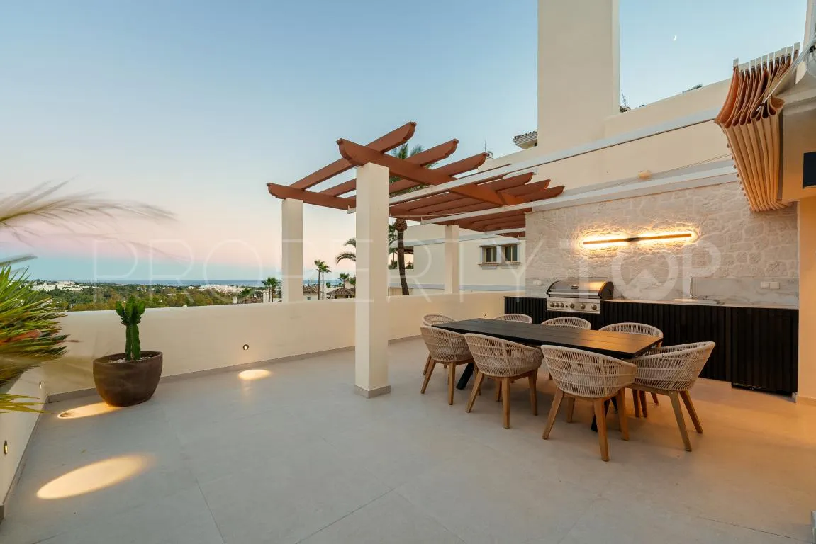 Duplex penthouse with 3 bedrooms for sale in Nueva Andalucia