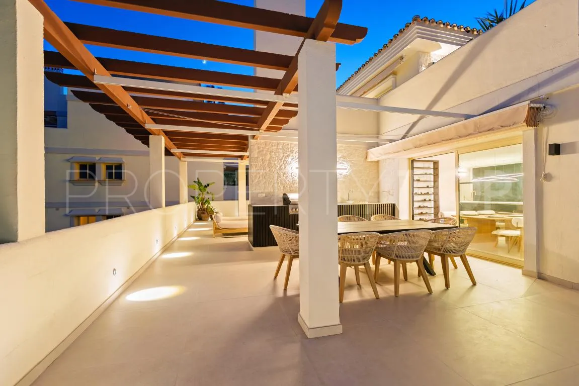 Duplex penthouse with 3 bedrooms for sale in Nueva Andalucia