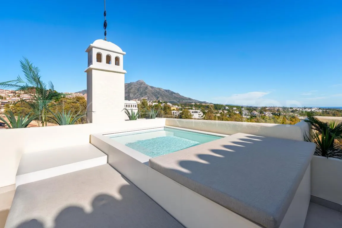 Duplex penthouse with 3 bedrooms for sale in Nueva Andalucia