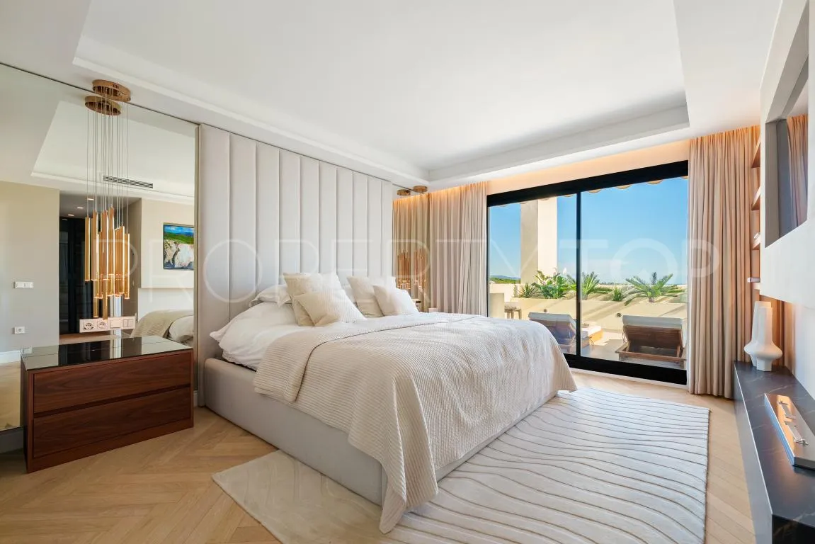 Duplex penthouse with 3 bedrooms for sale in Nueva Andalucia