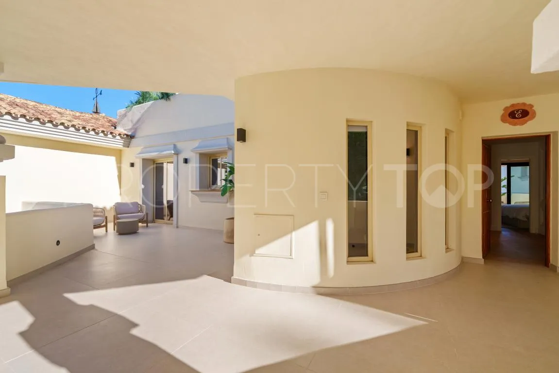 Duplex penthouse with 3 bedrooms for sale in Nueva Andalucia