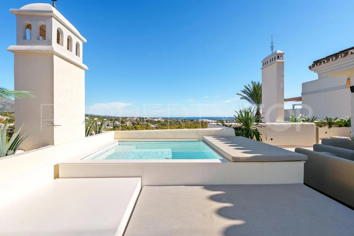 Duplex penthouse with 3 bedrooms for sale in Nueva Andalucia