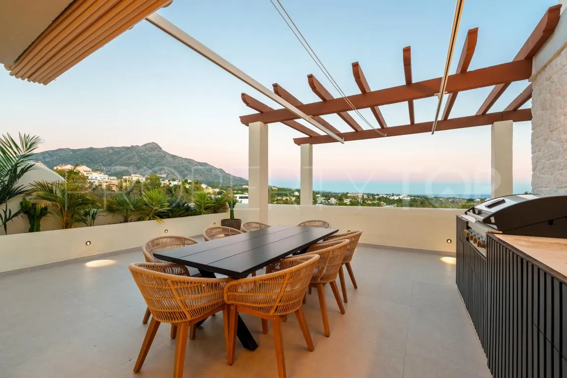 Duplex penthouse with 3 bedrooms for sale in Nueva Andalucia