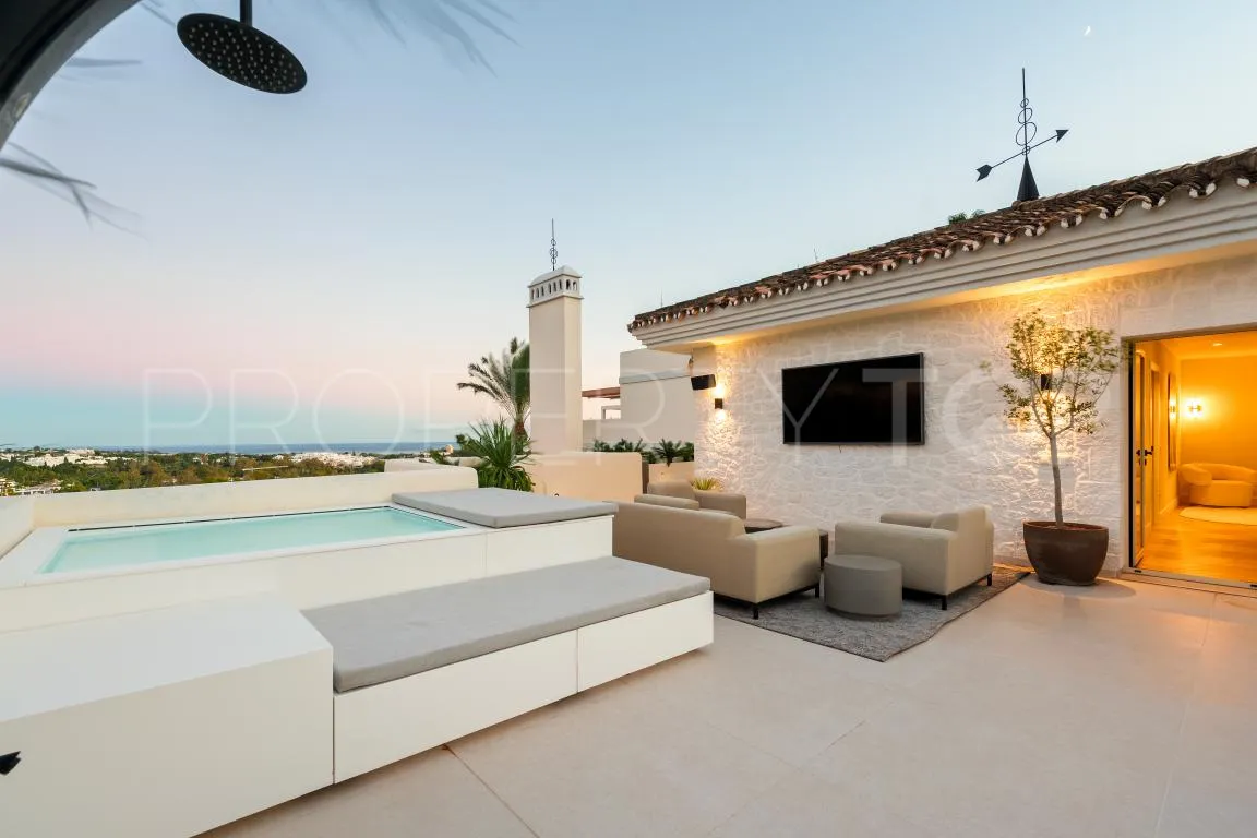 Duplex penthouse with 3 bedrooms for sale in Nueva Andalucia