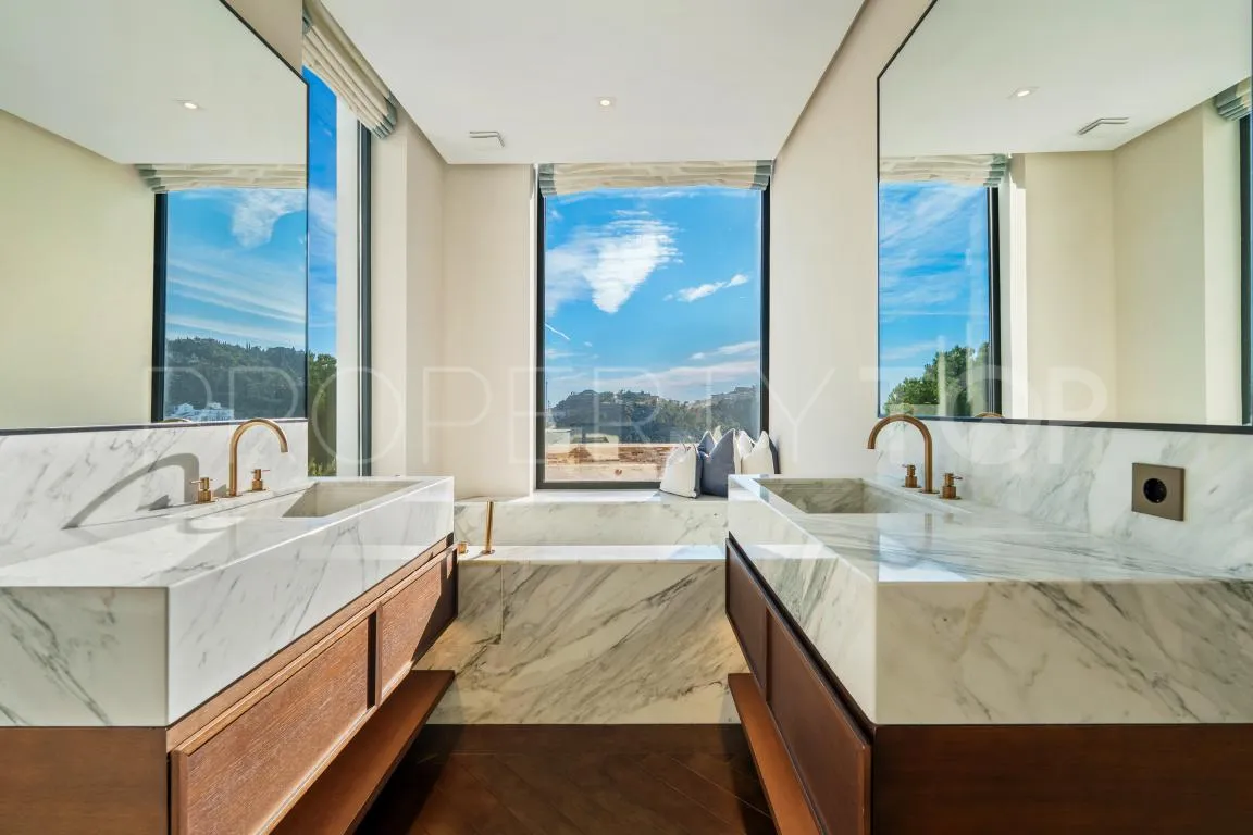 El Madroñal villa for sale