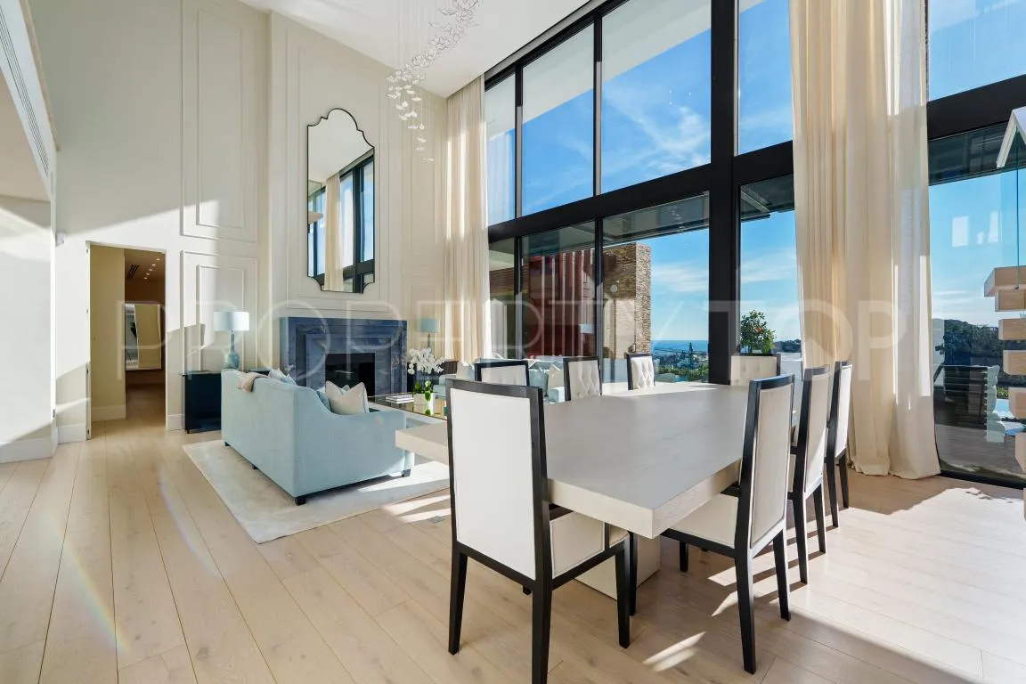 El Madroñal villa for sale