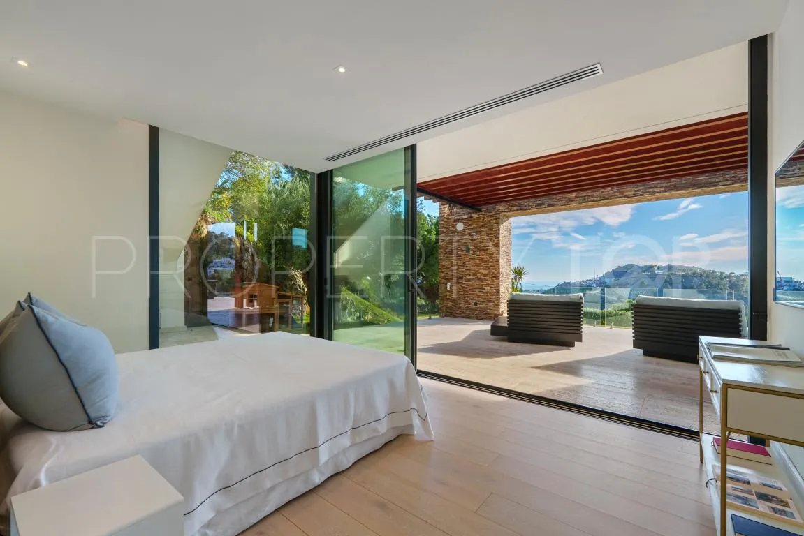 El Madroñal villa for sale