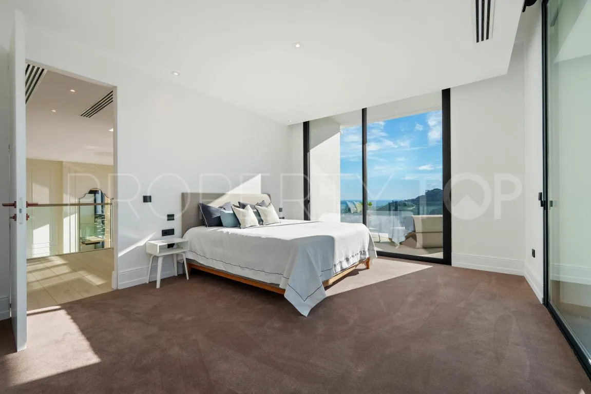 El Madroñal villa for sale