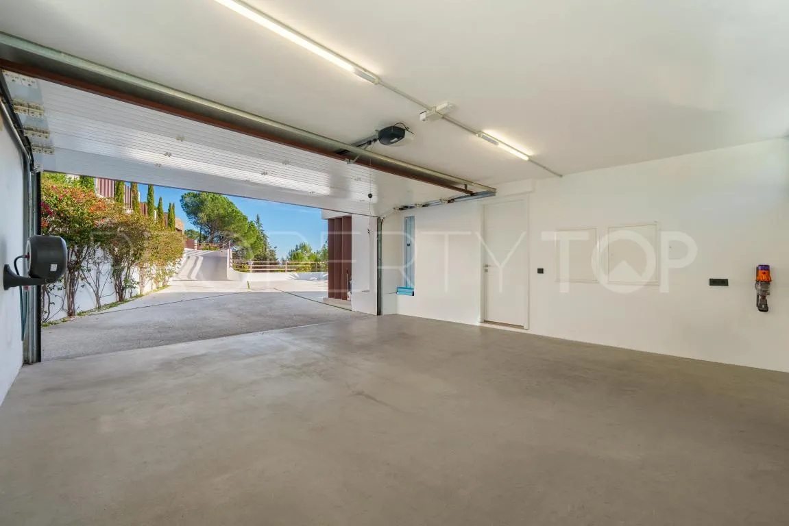 El Madroñal villa for sale