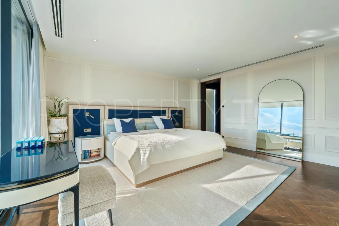 El Madroñal villa for sale