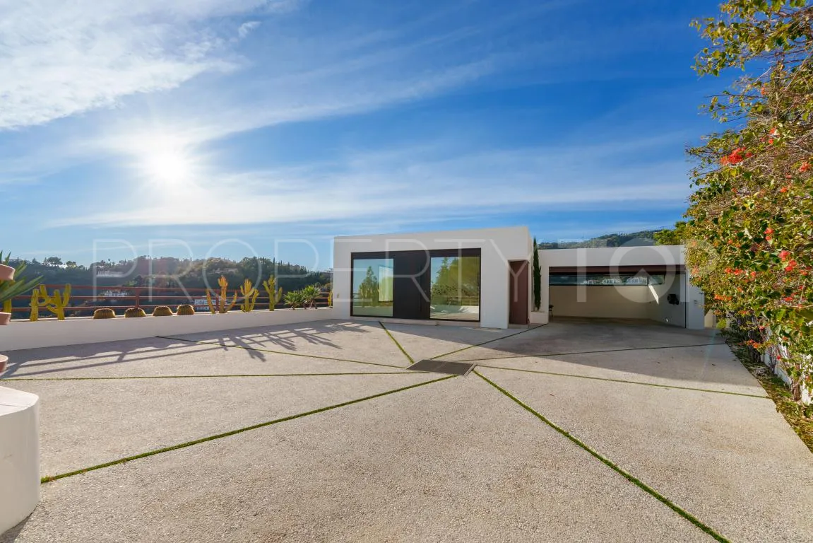 El Madroñal villa for sale