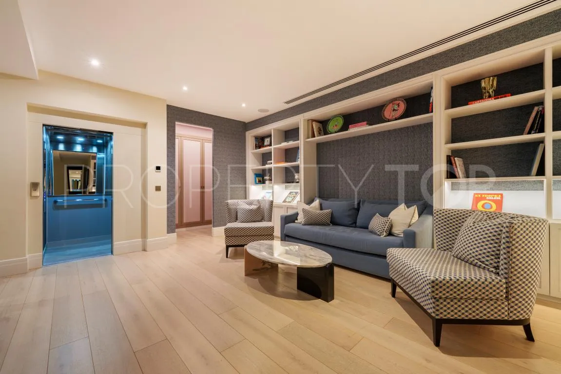 El Madroñal villa for sale