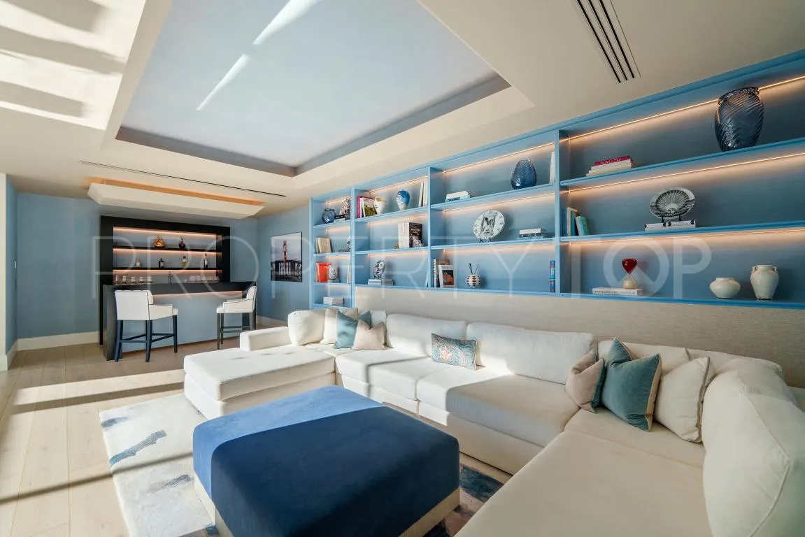 El Madroñal villa for sale