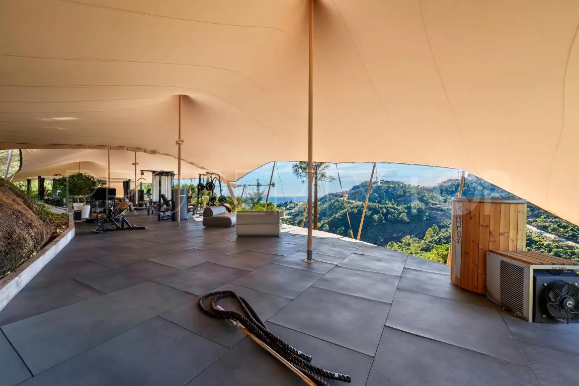 El Madroñal villa for sale