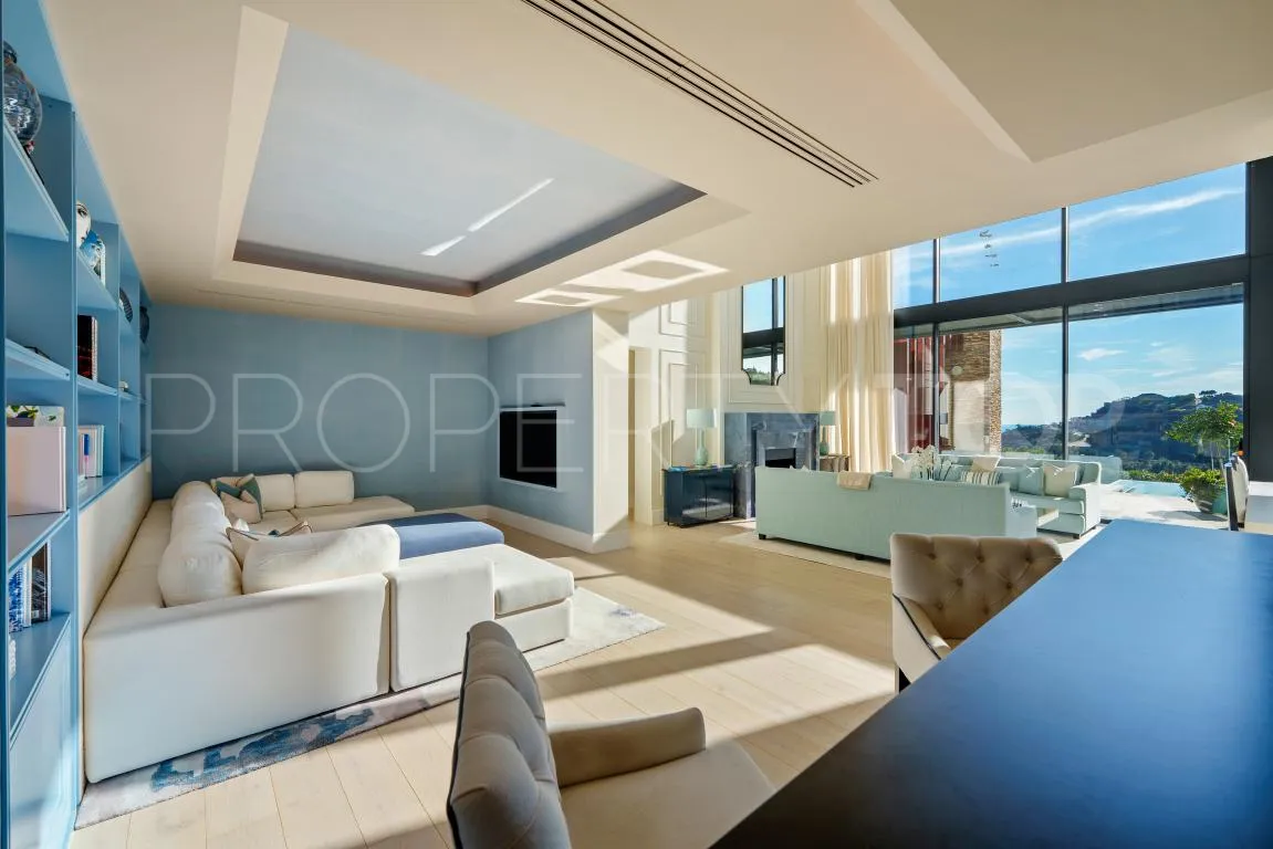 El Madroñal villa for sale