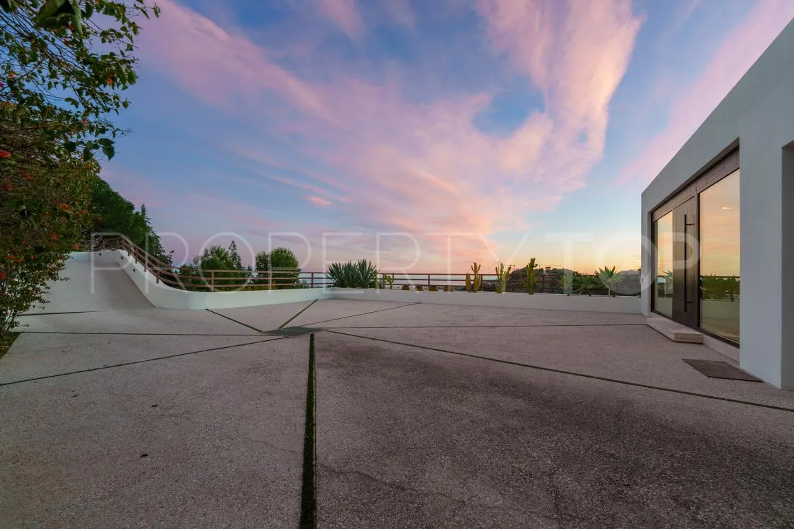 El Madroñal villa for sale