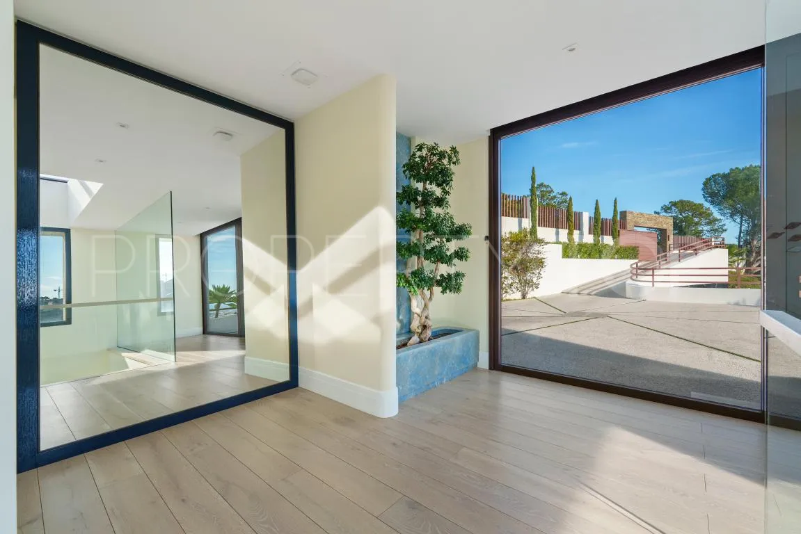 El Madroñal villa for sale