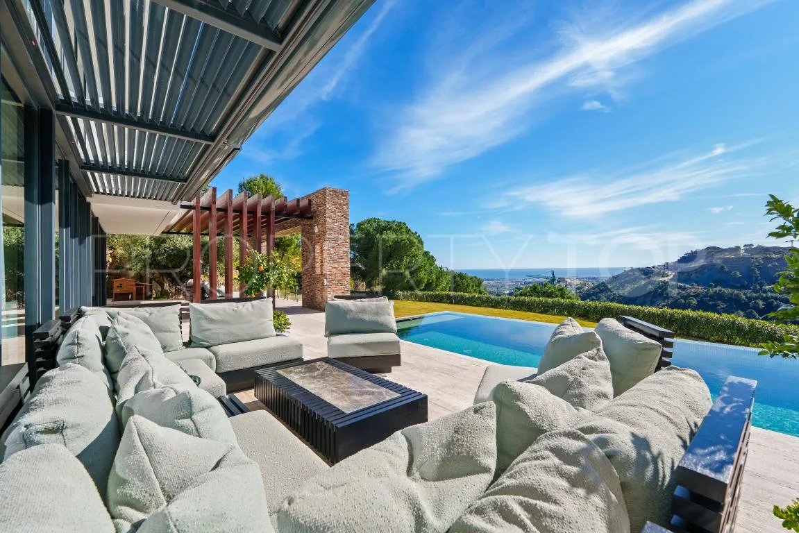 El Madroñal villa for sale