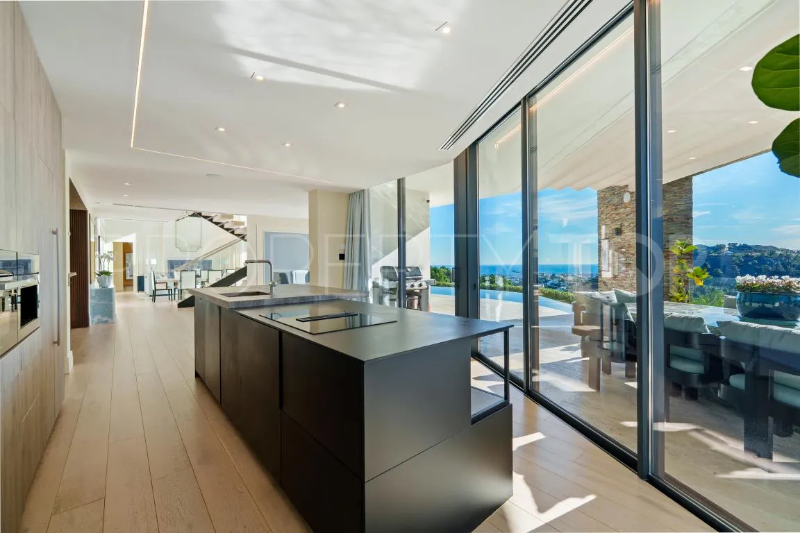 El Madroñal villa for sale