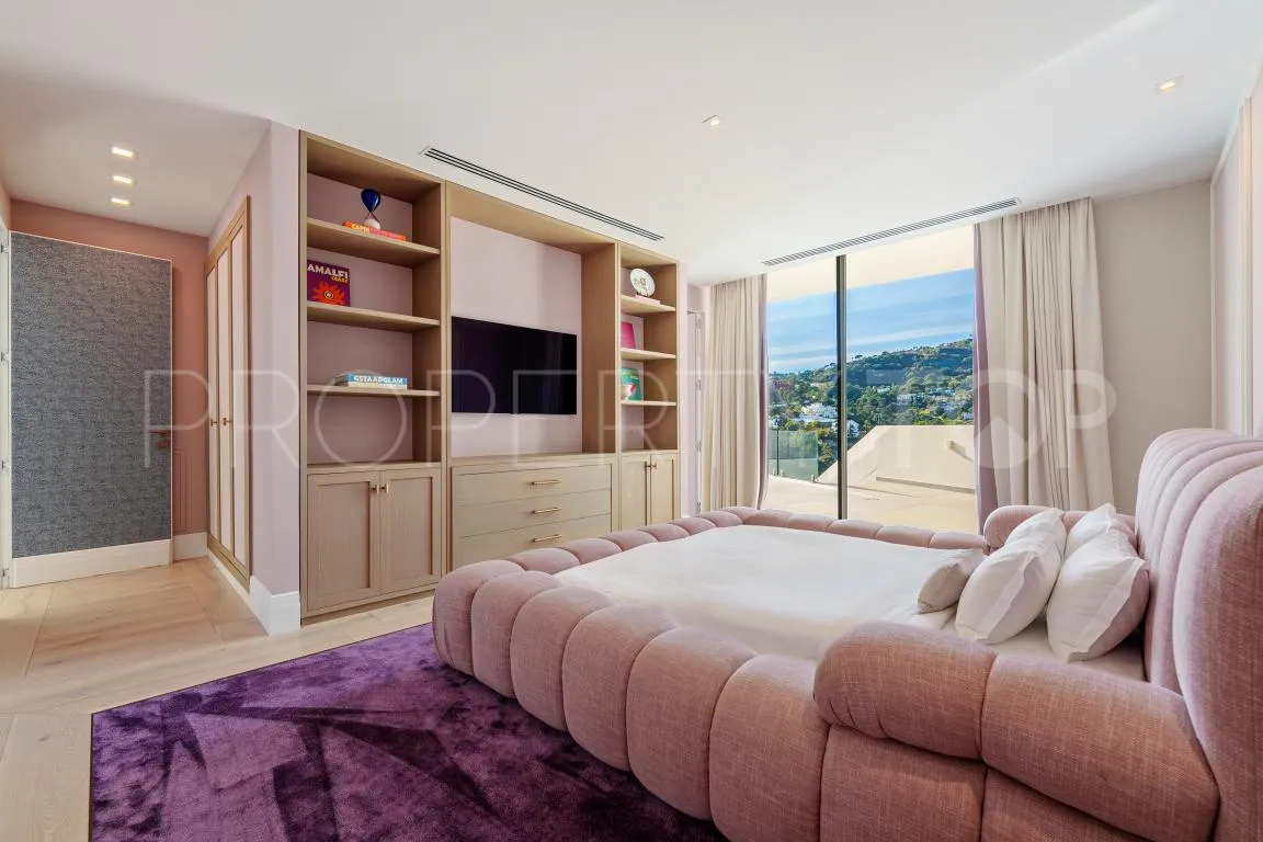 El Madroñal villa for sale