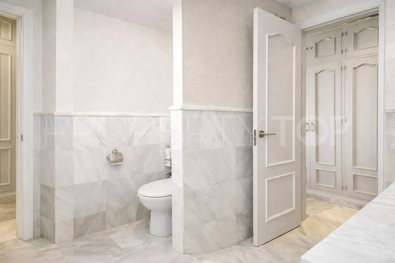 Se vende apartamento con 2 dormitorios en Selwo
