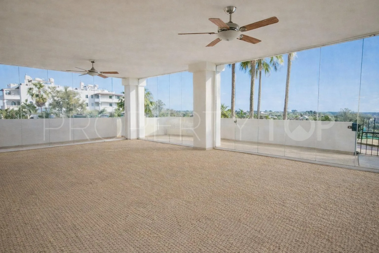 Se vende apartamento con 2 dormitorios en Selwo