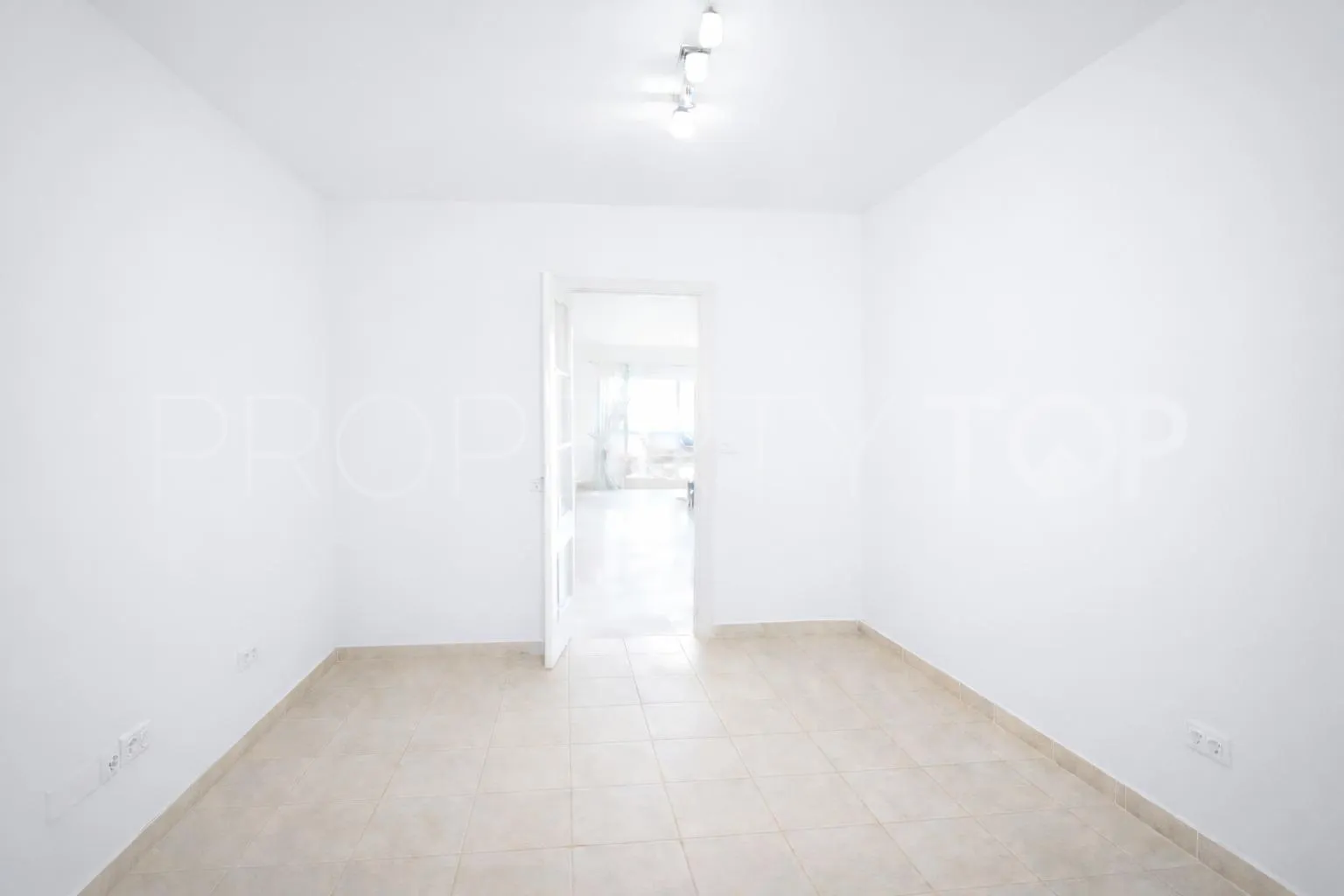 Se vende apartamento con 2 dormitorios en Selwo