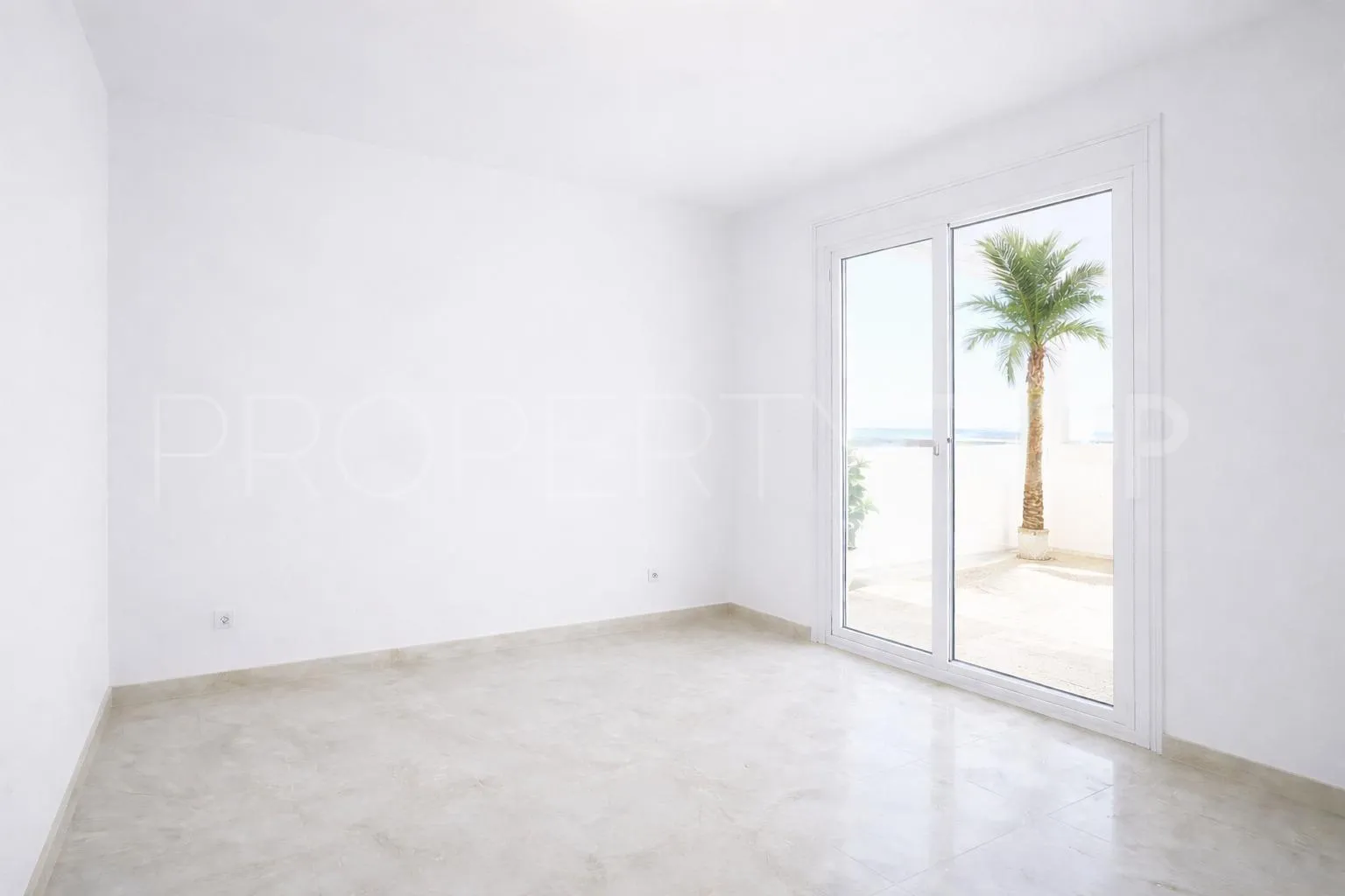 Se vende apartamento con 2 dormitorios en Selwo