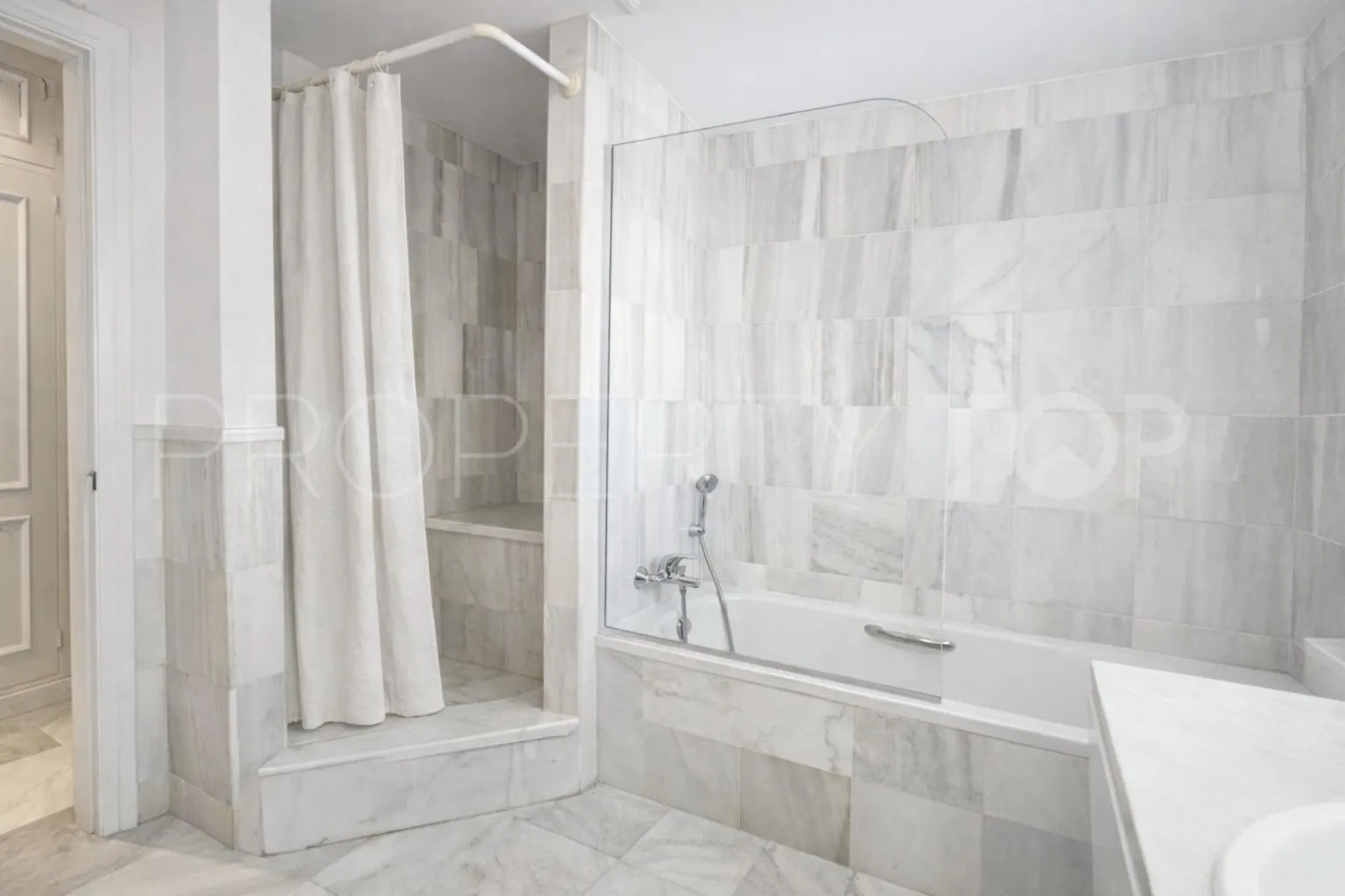 Se vende apartamento con 2 dormitorios en Selwo