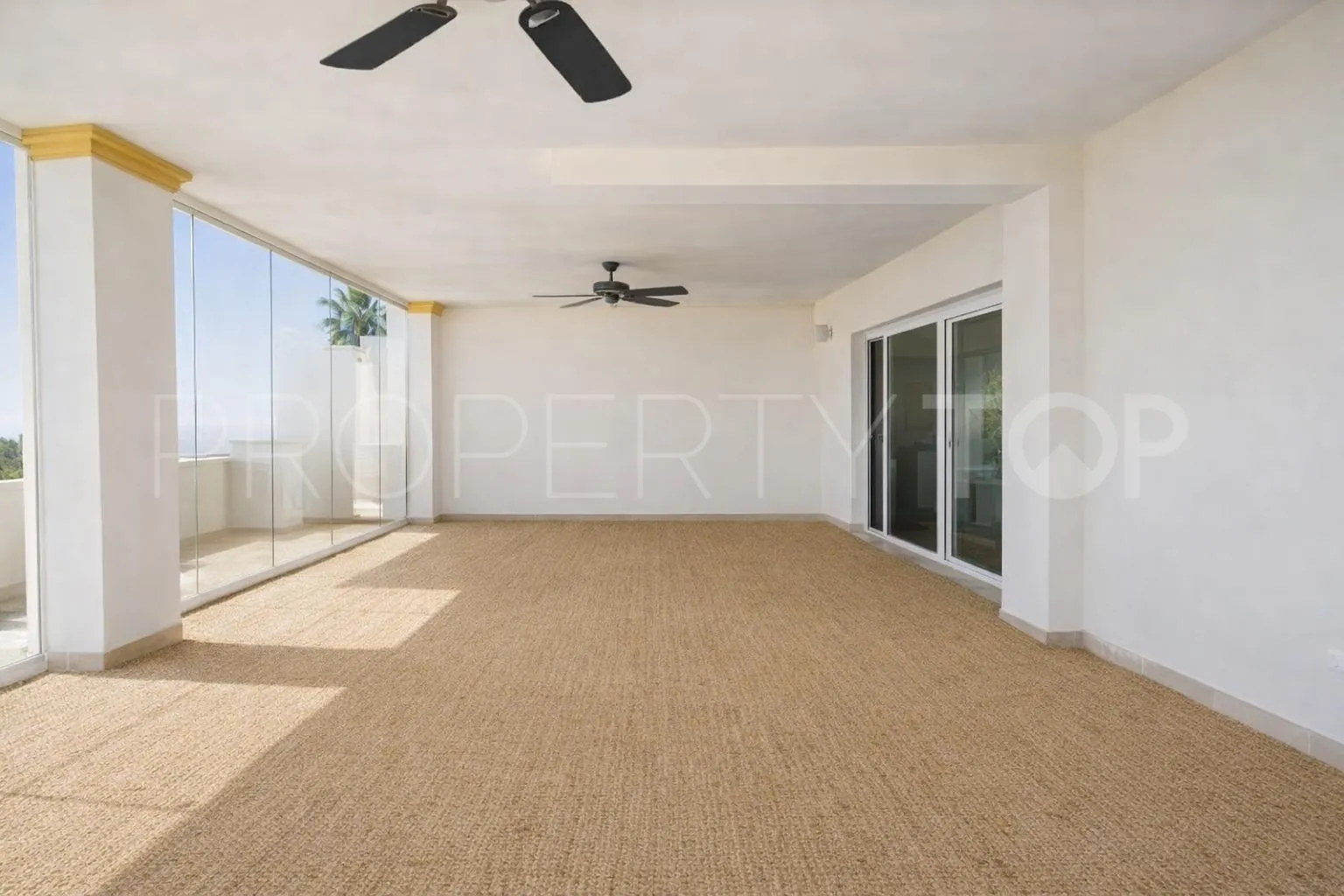 Se vende apartamento con 2 dormitorios en Selwo