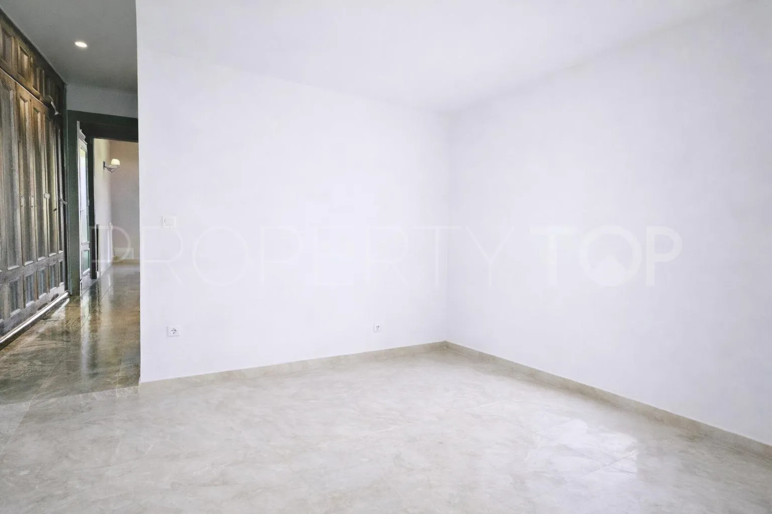 Se vende apartamento con 2 dormitorios en Selwo