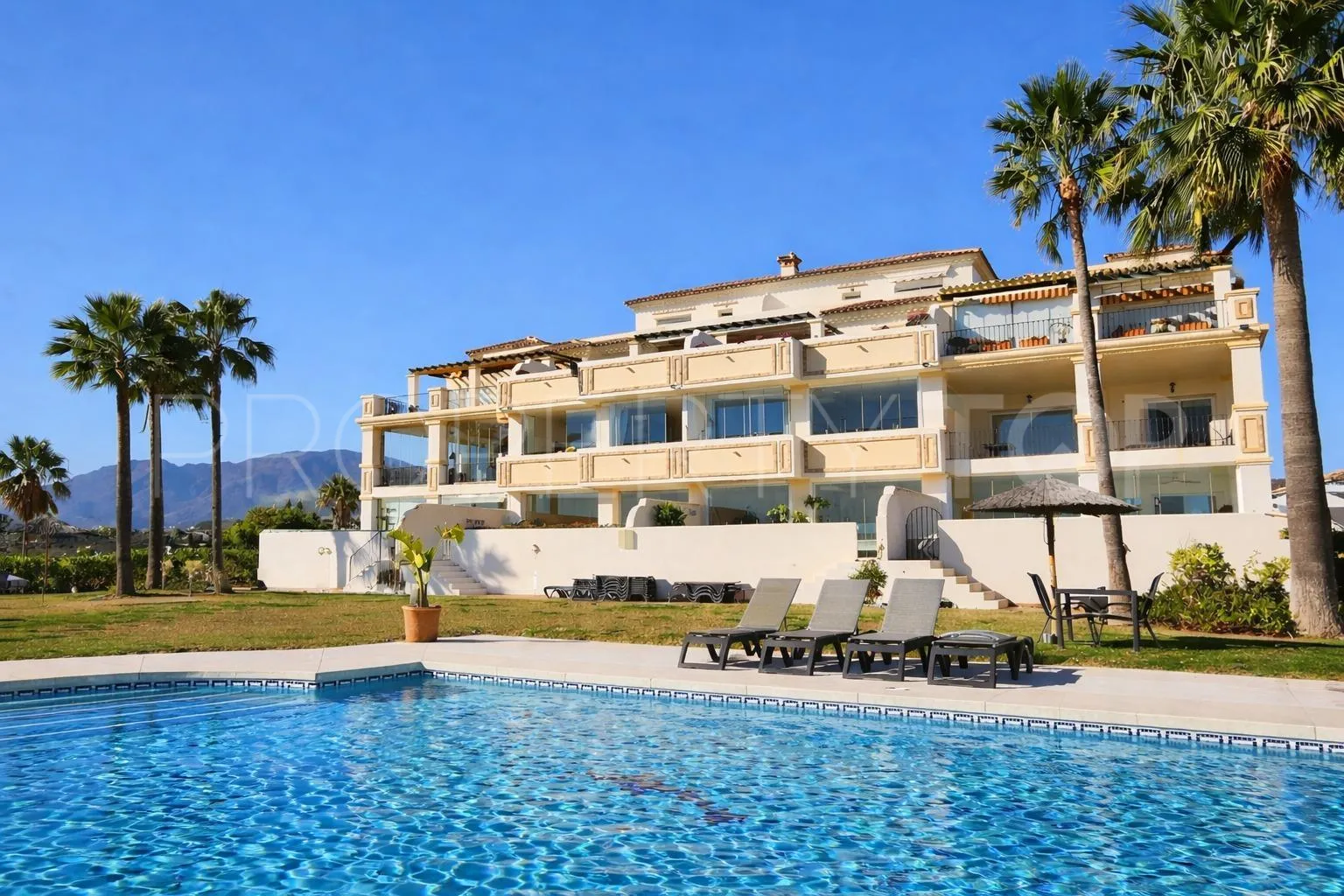 Se vende apartamento con 2 dormitorios en Selwo