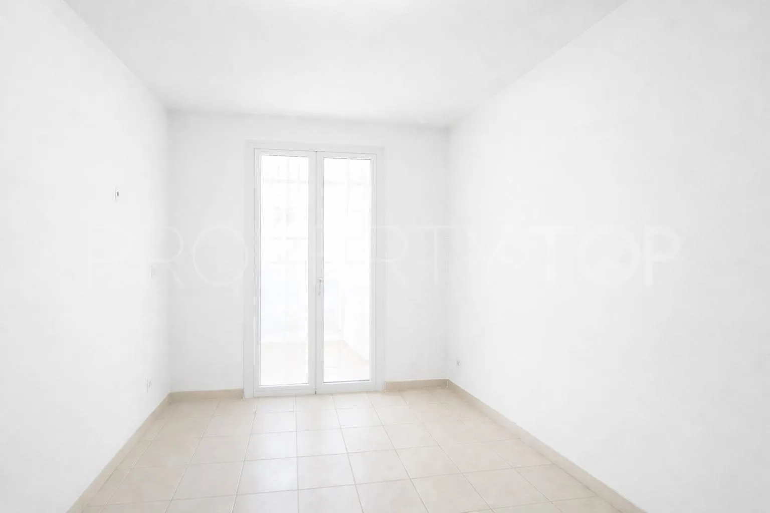 Se vende apartamento con 2 dormitorios en Selwo
