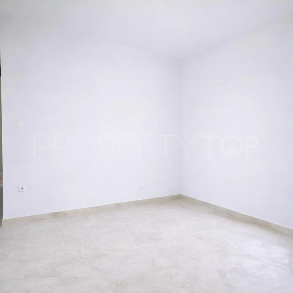 Se vende apartamento con 2 dormitorios en Selwo