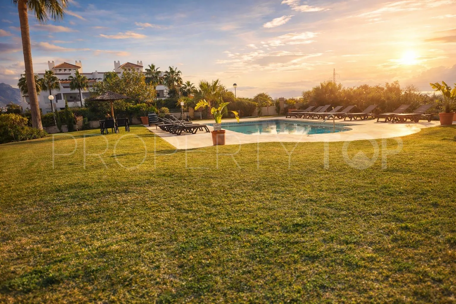 Se vende apartamento con 2 dormitorios en Selwo