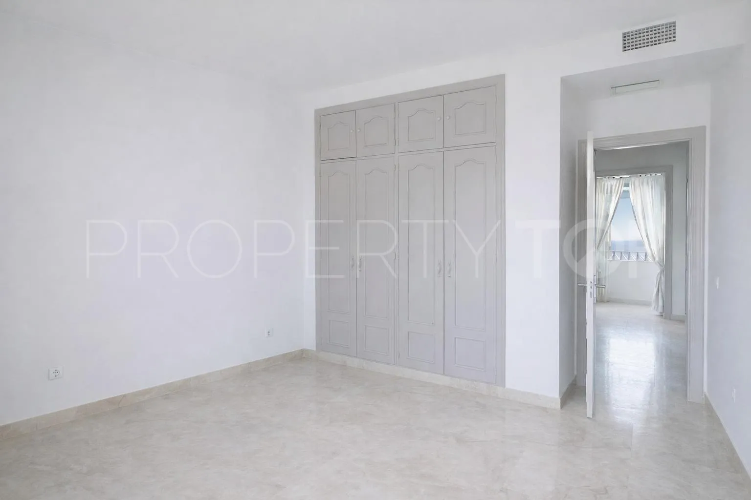 Se vende apartamento con 2 dormitorios en Selwo