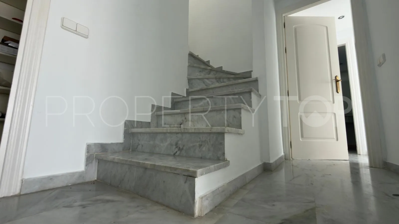 Guadalmina Baja, atico duplex de 5 dormitorios en venta