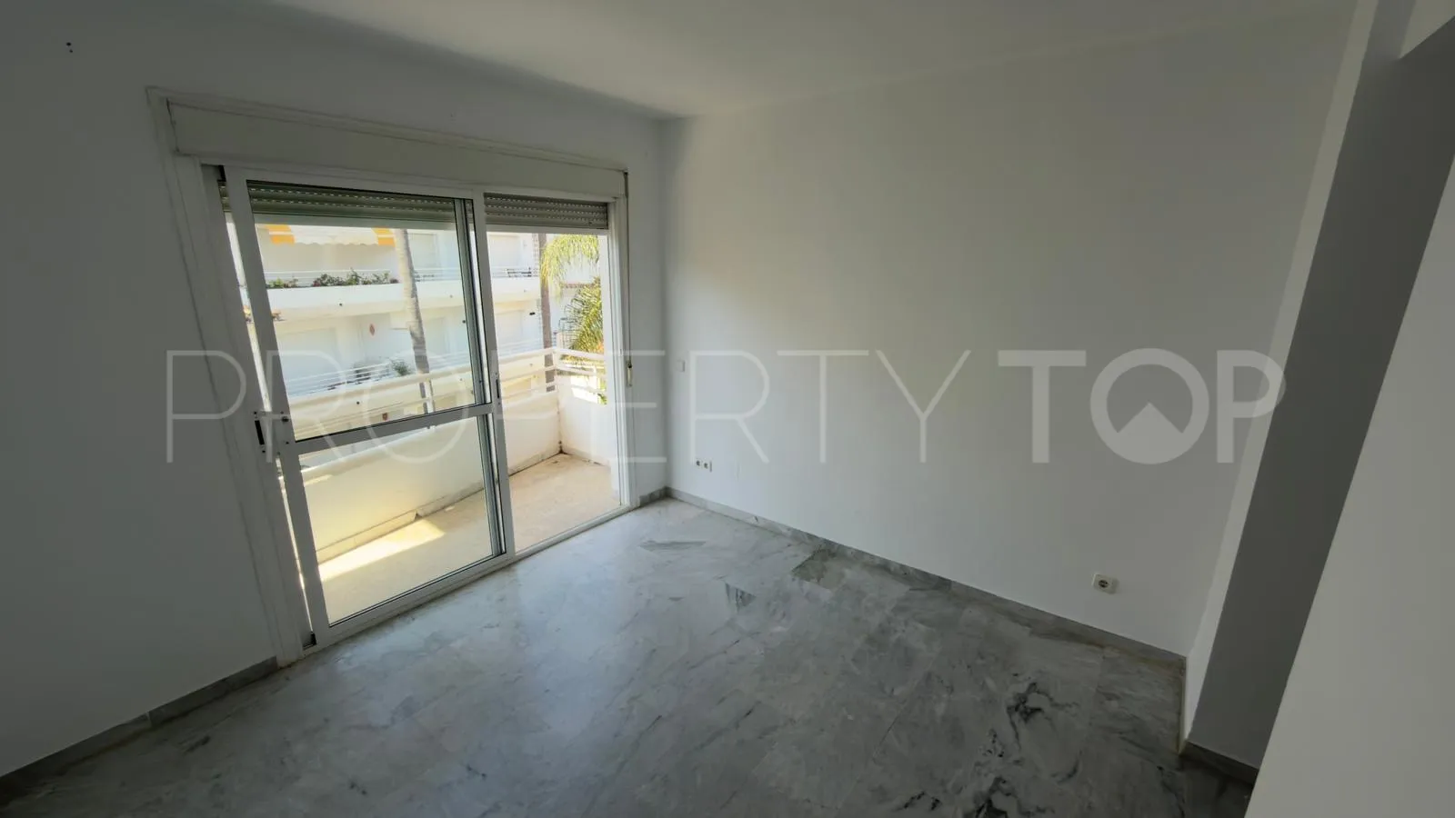 Guadalmina Baja, atico duplex de 5 dormitorios en venta