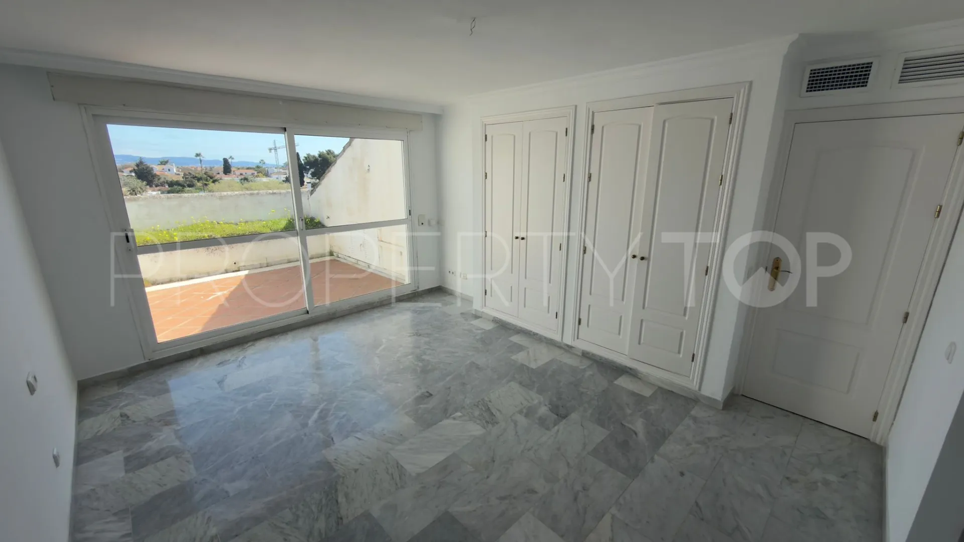 Guadalmina Baja, atico duplex de 5 dormitorios en venta