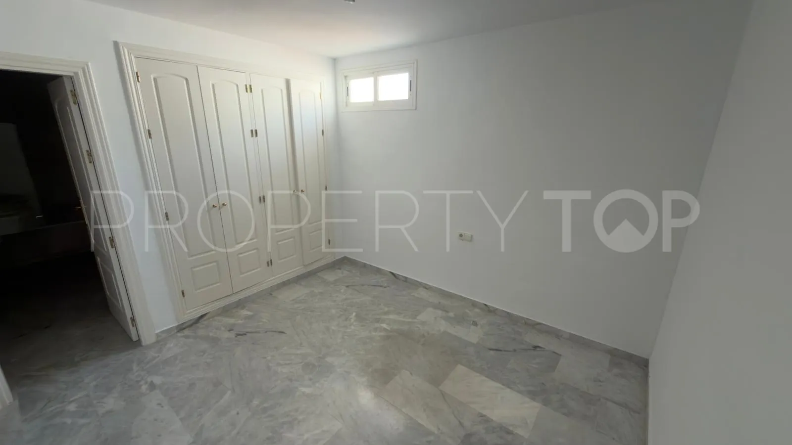 Guadalmina Baja, atico duplex de 5 dormitorios en venta