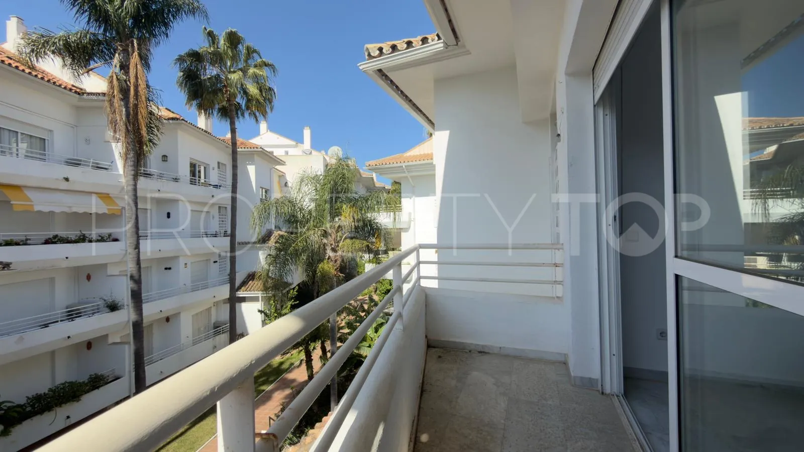 Guadalmina Baja, atico duplex de 5 dormitorios en venta