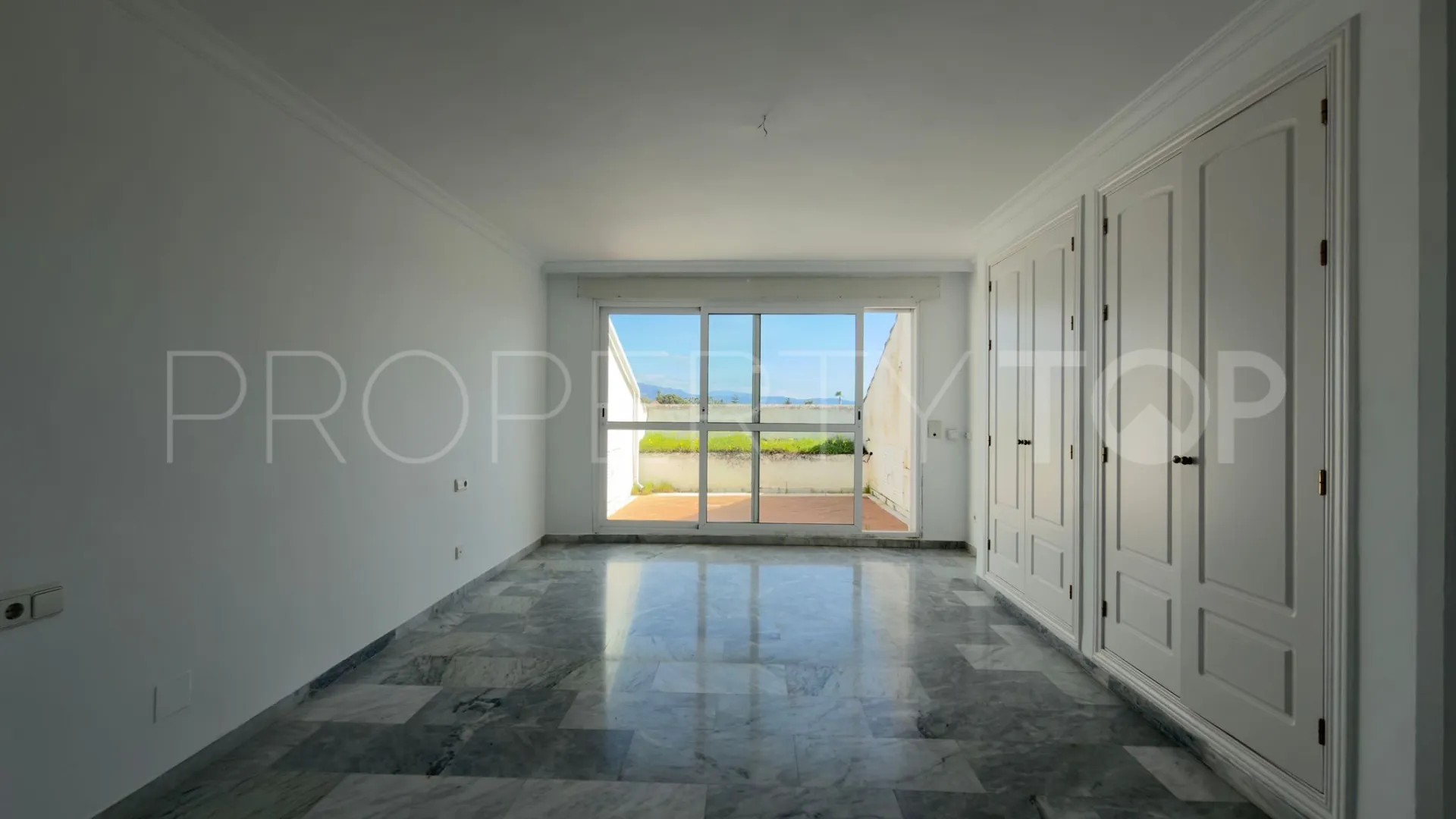Guadalmina Baja, atico duplex de 5 dormitorios en venta