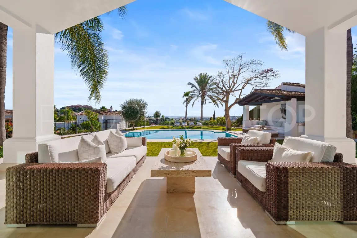 Villa with 4 bedrooms for sale in Nueva Andalucia