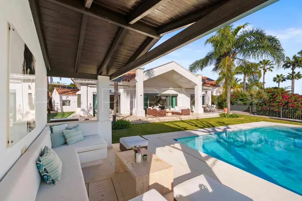 Villa with 4 bedrooms for sale in Nueva Andalucia