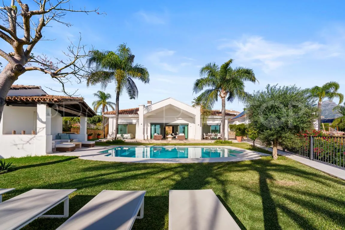 Villa with 4 bedrooms for sale in Nueva Andalucia