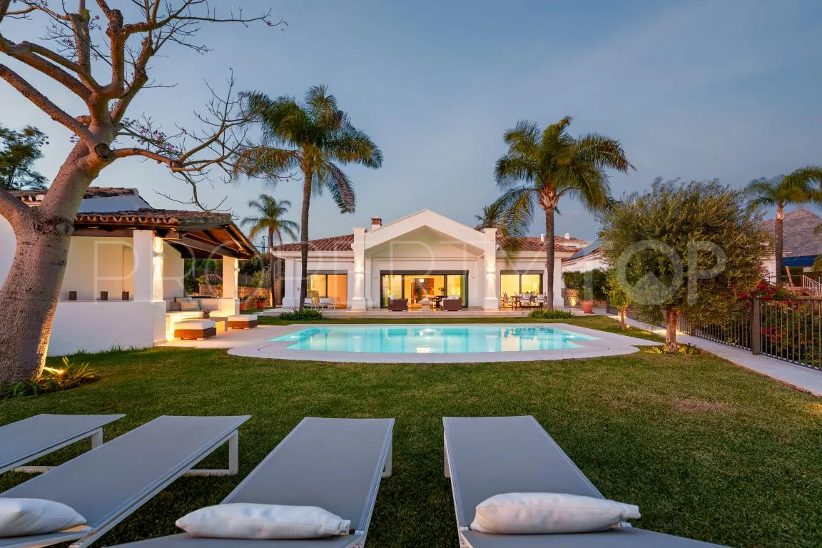 Villa with 4 bedrooms for sale in Nueva Andalucia